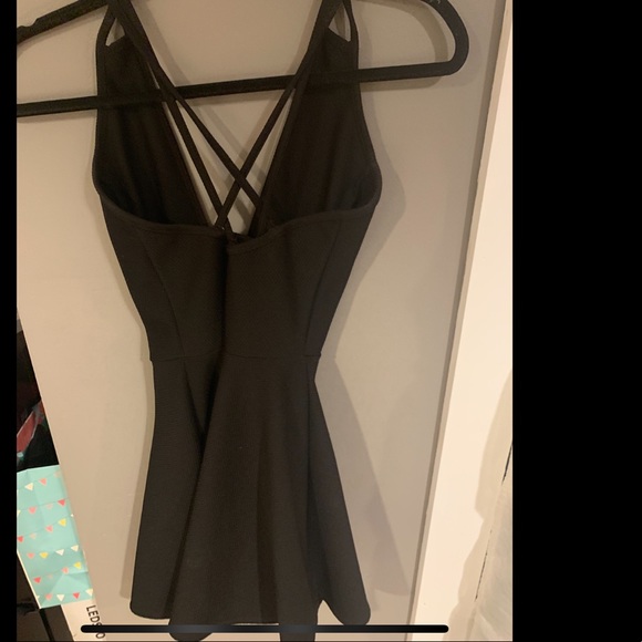 Black dress with cross cross back - Picture 4 of 4